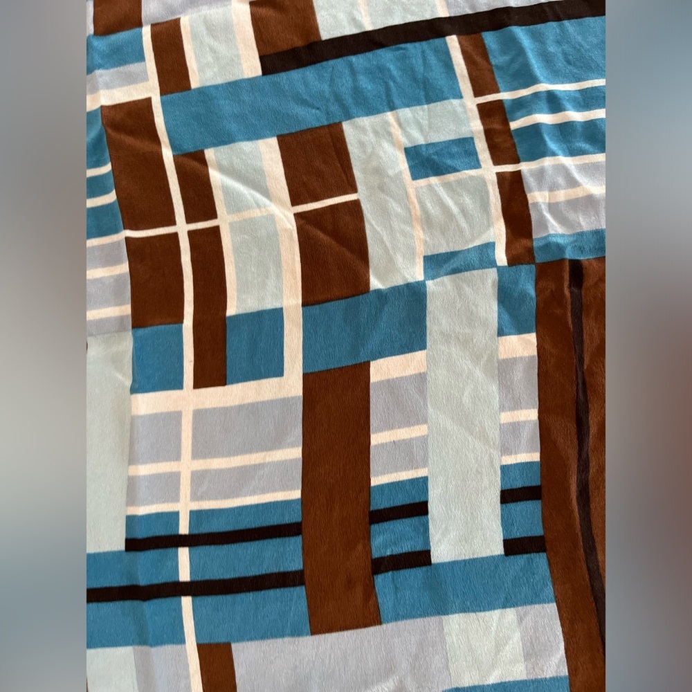 Nina Ricci 100 % Silk Geometric Large Scarf - Picture 4 of 4